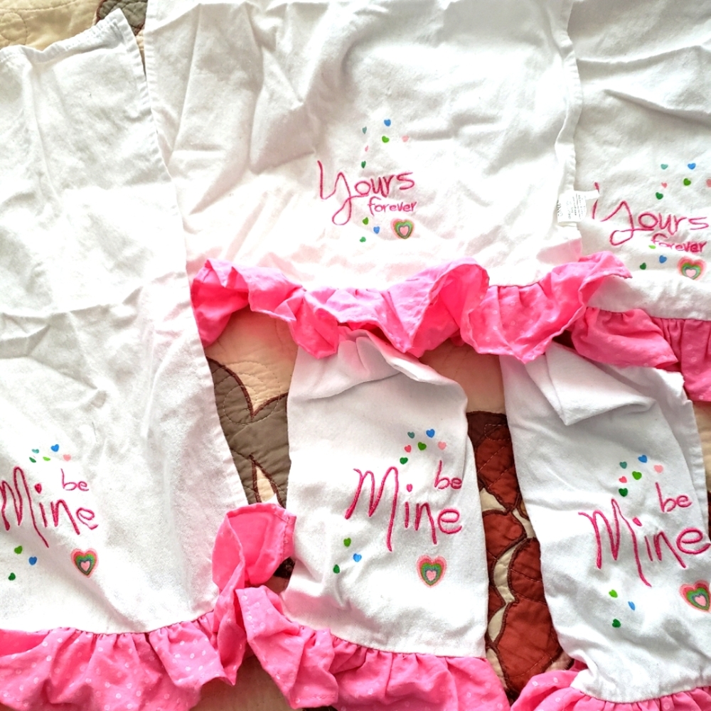 6 Ganz Ruffled Valentine Guest Towels